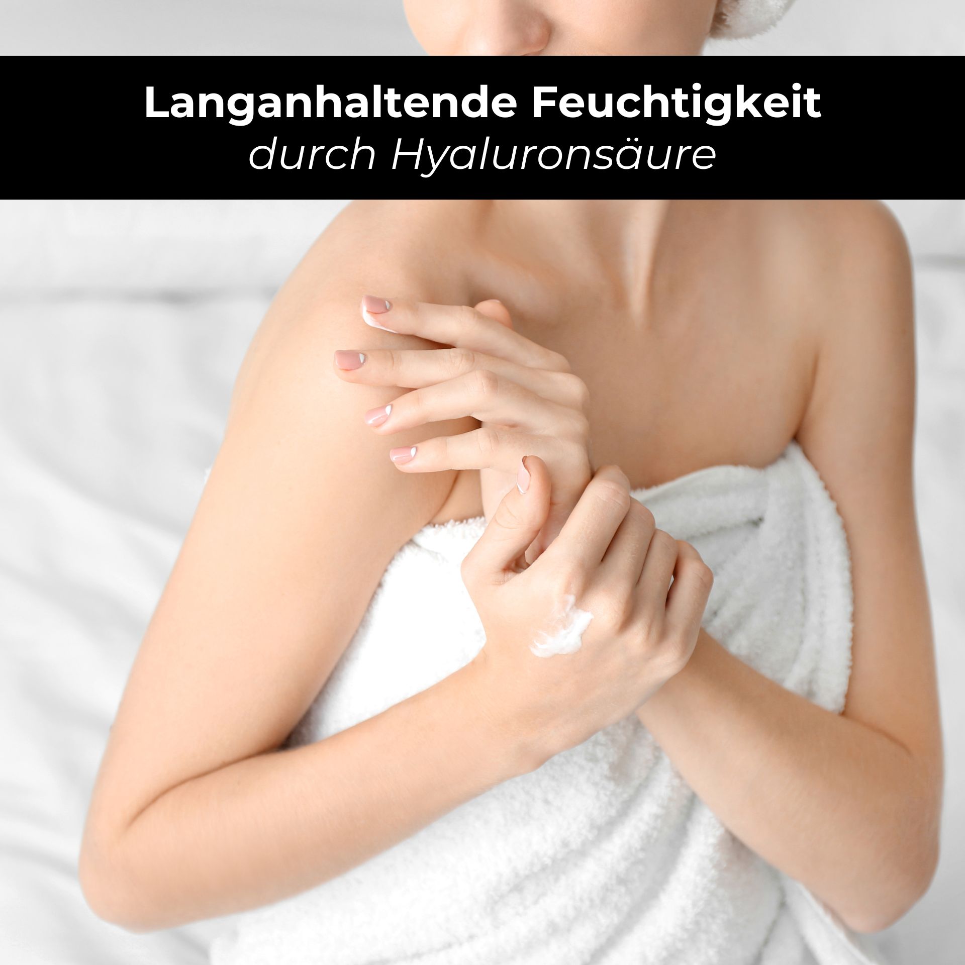 RAU Eternal Moist Body Lotion 500 ml - Intensive Feuchtigkeit für streichelzarte Haut Langanhaltende Feuchtigkeit durch Hyaluronsäure, Frau mit Handcreme auf der Haut, Pflege für trockene Haut, RAU Eternal Moist Body Lotion, intensive Hydratation.