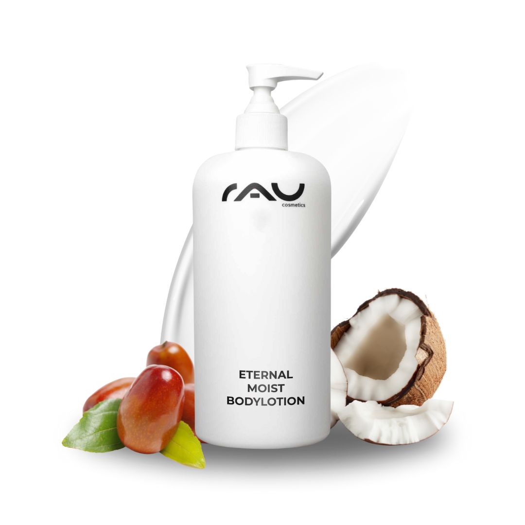 RAU Eternal Moist Body Lotion 500 ml - Intensive Feuchtigkeit für streichelzarte Haut RAU Eternal Moist Bodylotion 500 ml Flasche mit Logo, umgeben von Kokosnuss und Jojobanüssen, betont intensive Feuchtigkeitsversorgung für glatte Haut.