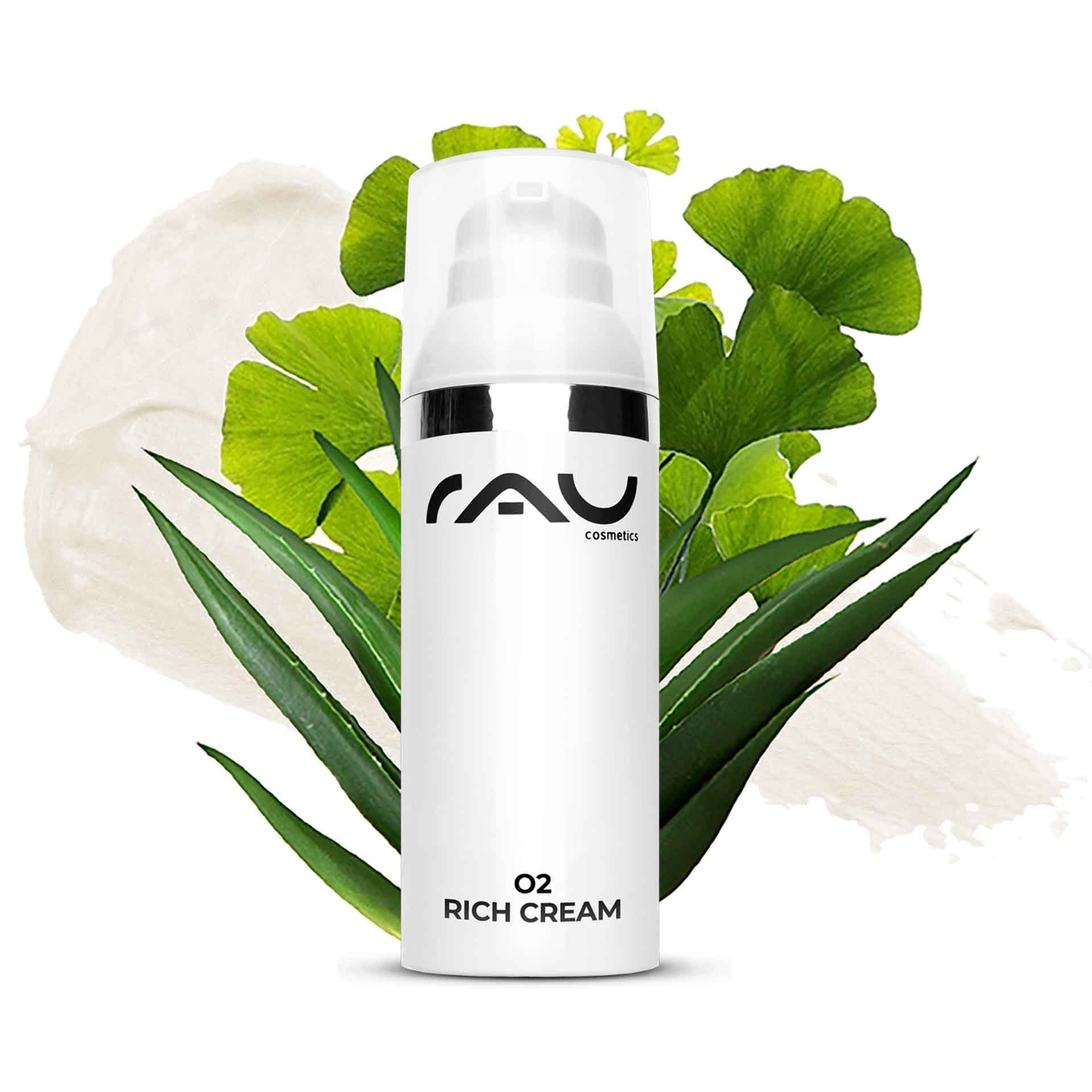 O2 Rich Cream 50 мл Насыщенный ночной крем для сухой кожи с гингко Flasche der RAU Cosmetics O2 Rich Cream mit Ginkgoblättern und Aloe Vera-Hintergrund, die die Feuchtigkeitsversorgung trockener Haut fördert.