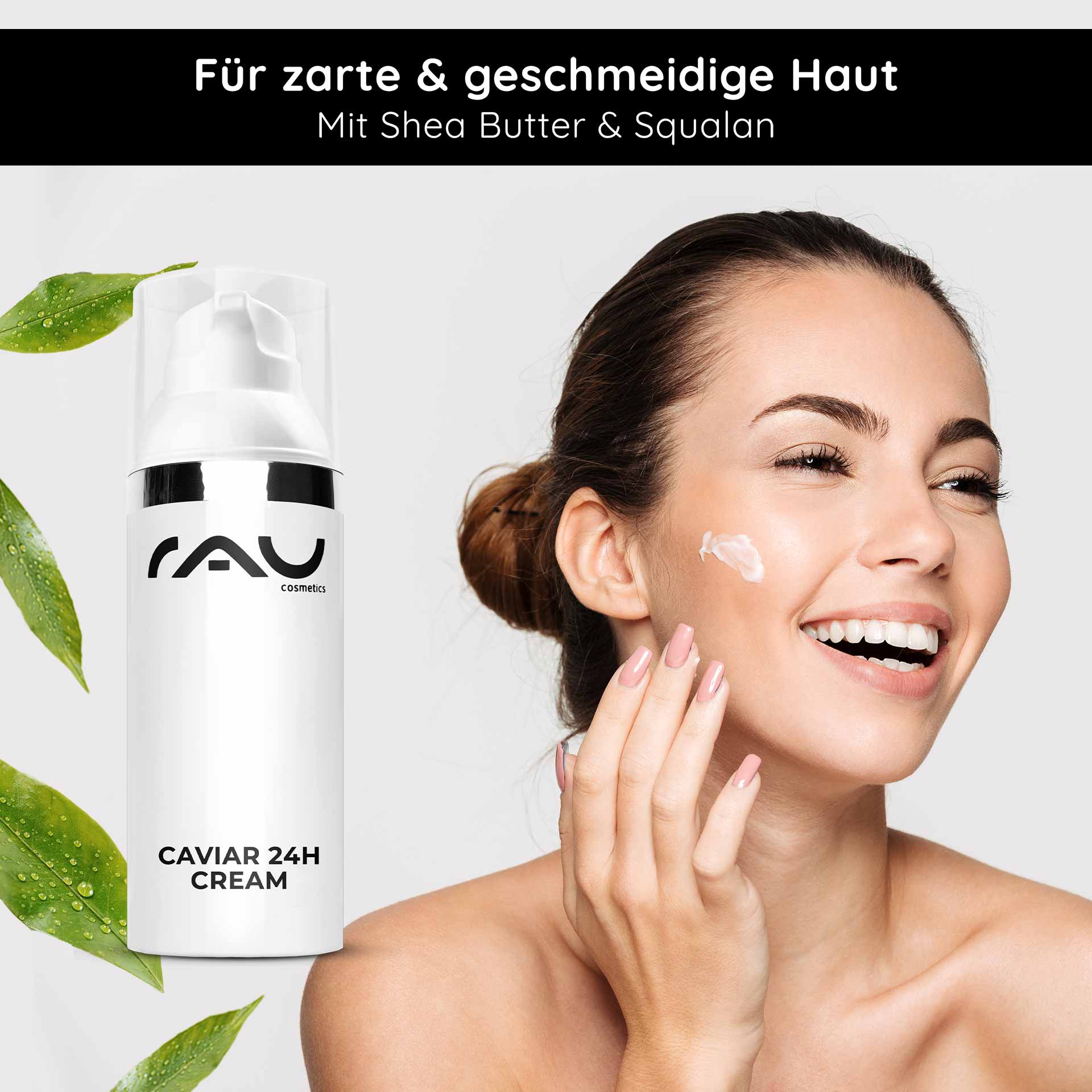 Caviar 24h Cream 50 мл Уход за кожей с экстрактом икры Caviar 24h Cream von RAU Cosmetics, Frau cremt ihr Gesicht ein, betont feuchtigkeitsspendende Wirkung von Sheabutter und Squalan, frische grüne Blätter im Hintergrund.