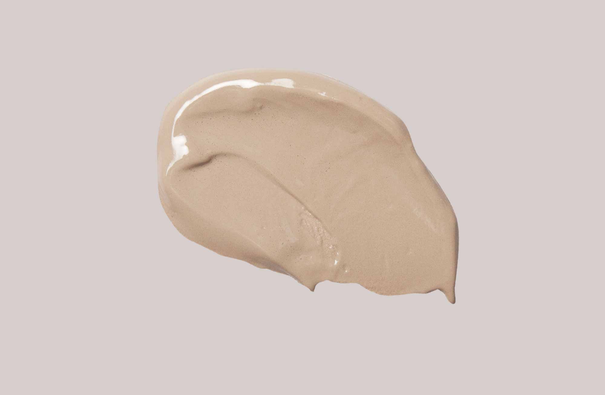 BB Cream Perfect Care Light in cremigem Beige mit geschmeidiger Textur, ideal für Make-up und Hautpflege von RAU Cosmetics.